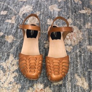 Swedish Hasbeens closed-toe sandal clogs